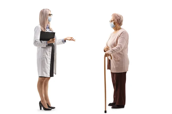 Full Length Profile Shot Female Doctor Elderly Woman Talking Wearing — Stock Photo, Image