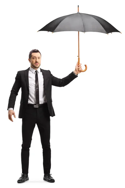 Retrato Comprimento Total Jovem Sério Terno Segurando Guarda Chuva Aberto — Fotografia de Stock