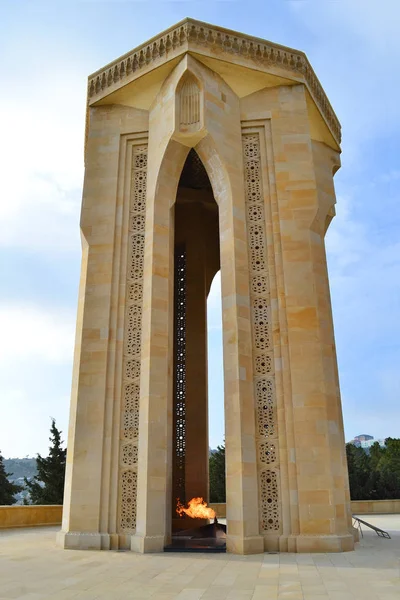 Baku, Azerbaijão - 20 de dezembro de 2014: Monumento aos heróis — Fotografia de Stock