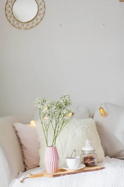 Spring Home Cozy Interior Bouquet Flowers Vase Cup Tea Decor — Stockfoto