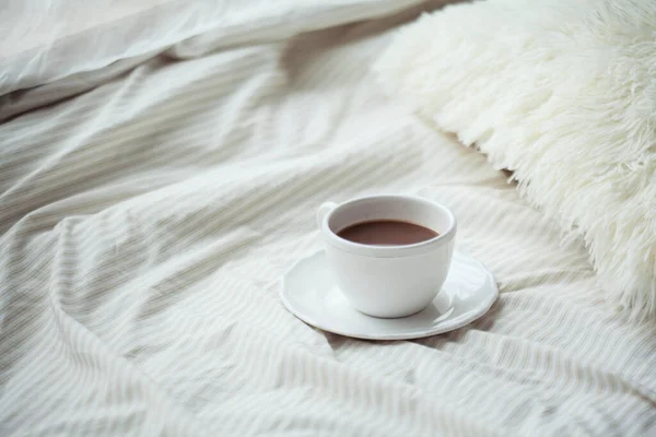Une Tasse Chocolat Chaud Sur Lit Temps Quarantaine Homeliness Confortable — Photo