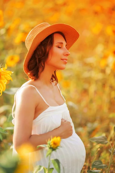 Wanita Cantik Hamil Ladang Bunga Matahari Potret Seorang Wanita Hamil — Stok Foto