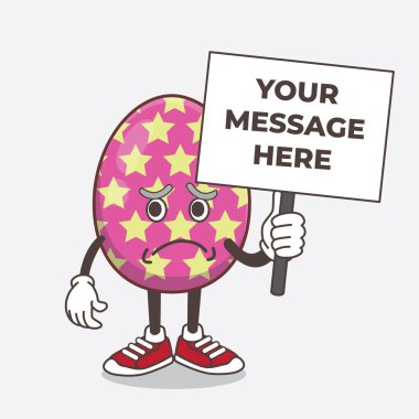 Paskalya Yumurtası karikatür maskot karakterinin çizimi. Neşesiz yüzü ve elinde bir mesaj panosu var.