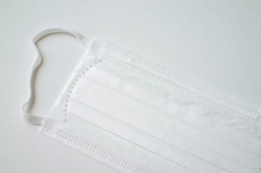 beyaz arkaplanda ekran yazdırma ekipmanları.