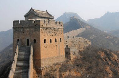 Çin Seddi. Çin Seddi 'nin bu bölümünde Jinshanling var. Manzaralı bir yer. Pekin yakınlarındaki Çin Seddi. Vahşi Çin Seddi, Jinshanling, Pekin, Unesco sitesi