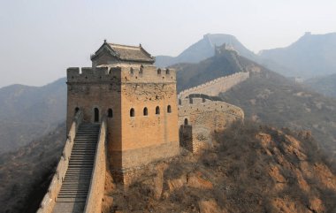Çin Seddi. Çin Seddi 'nin bu bölümünde Jinshanling var. Manzaralı bir yer. Pekin yakınlarındaki Çin Seddi. Vahşi Çin Seddi, Jinshanling, Pekin, Unesco sitesi