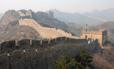 Çin Seddi. Çin Seddi 'nin bu bölümünde Jinshanling var. Manzaralı bir yer. Pekin yakınlarındaki Çin Seddi. Vahşi Çin Seddi, Jinshanling, Pekin, Unesco sitesi