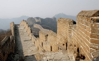 Çin Seddi. Çin Seddi 'nin bu bölümünde Jinshanling var. Manzaralı bir yer. Pekin yakınlarındaki Çin Seddi. Vahşi Çin Seddi, Jinshanling, Pekin, Unesco sitesi