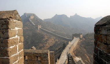 Çin Seddi. Çin Seddi 'nin bu bölümünde Jinshanling var. Manzaralı bir yer. Pekin yakınlarındaki Çin Seddi. Vahşi Çin Seddi, Jinshanling, Pekin, Unesco sitesi