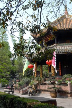 Chengdu Çin 'deki Yeşil Keçi Tapınağı' nda 8 Trigram Pavilyon. Yeşil Koç ya da Keçi Manastırı olarak da bilinir. Çincede dini işaretleri olan bir Çin Taoist tapınağı.