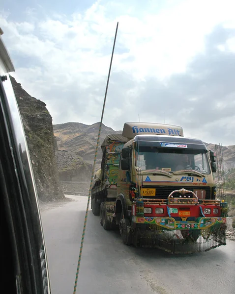 Pakistan Hayber Geçidi Pakistan Hayber Geçidi Tırmanan Bir Kamyon Hayber — Stok fotoğraf