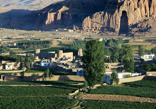 阿富汗中部的巴米扬 巴米扬 这是巴米扬 巴米扬 山谷的风景 展示了悬崖上巨大的佛像 佛陀被塔利班摧毁了 阿富汗教科文组织网址 — 图库照片