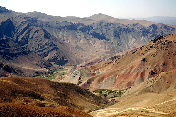 Tussen Chaghcharan Minaret Jam Provincie Ghor Afghanistan Uitzicht Een Onverharde — Stockfoto