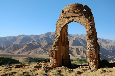 Chisht-e-Sharif, Herat Eyaleti, Afganistan. Afganistan 'ın batısındaki Chisht e Sharif' teki (veya Chist e Sharif) Ghorid döneminden kalma iki tuğla kubbeden biri. Anıtlar 12. yüzyılda inşa edildi..