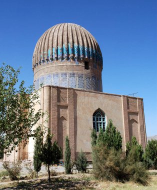 Afganistan 'da Herat. Burası Musalla Kompleksi 'nin bir parçası olan Gawhar Shad Mozolesi. Bu, Herat 'ın harap olmuş Musalla Minaretleri' nin yanında. Batı Afganistan 'da önemli bir tarihi yer..