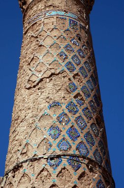 Afganistan 'da Herat. Musalla Kompleksi 'nin Herat' taki Musalla Minaretlerinden birinin ayrıntıları. Beş minare kaldı - mahvolmuş ama hala ayakta. Batı Afganistan 'da önemli bir tarihi yer..