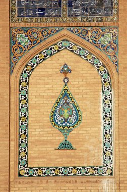Batı Afganistan 'da Herat. Herat Büyük Camii (Cuma Camisi veya Jama Mescid). Cami fayanslarının ayrıntıları, mozaikler ve Kureyş kaligrafisi. Cami Afganistan 'daki en eski camilerden biri..