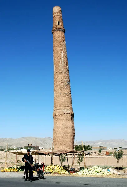 阿富汗的赫拉特赫拉特的Musalla Minarets之一是Musalla建筑群的一部分 五座被毁的尖塔依然屹立不倒 阿富汗西部的一个重要历史遗迹 — 图库照片