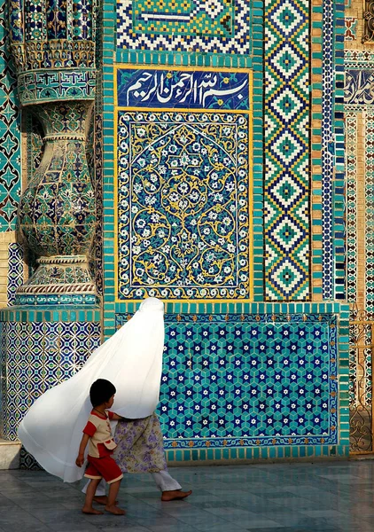 Mazar Sharif Balkh Province Afghanistan Woman White Burqa Burka Child — Stock Photo, Image