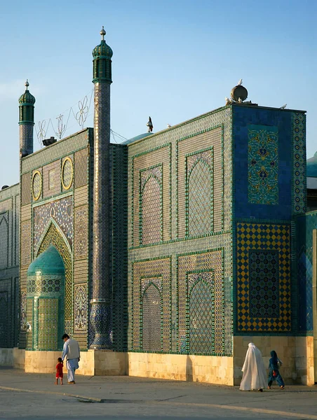 Mazar Sharif Balkh Province Afghanistan Afghan Family Walks Blue Mosque — Stock Photo, Image