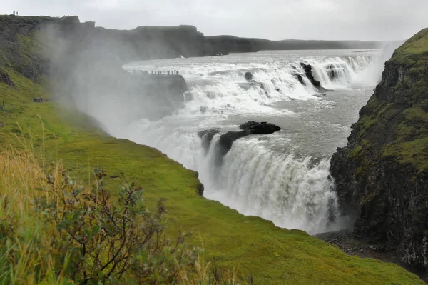 古尔佛斯瀑布 Gullfoss Waterfall 古尔佛斯瀑布 Gullfoss Waterfall 金瀑布 是冰岛从雷克雅未克出发的黄金环游的一部分 古尔佛斯瀑布 金瀑布 — 图库照片