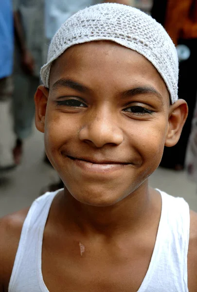 Dhaka Bangladesben Egy Fiatal Fiú Dhaka Utcáin Bangladesben Fiú Sadarghat — Stock Fotó