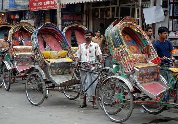 Dhaka Bangladesh Rickshaw Driver Dhaka Bangladesh Line Rickshaws Drivers Waiting — Stock Photo, Image