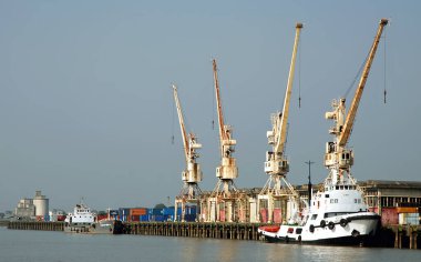 Mongla Limanı, Bangladeş, Moğol. Mongla limanı Bangladeş 'in en işlek ikinci limanıdır. Güney Bangladeş 'te Moğol' da Rupsa (Rupsha) Nehri üzerinde yer almaktadır..
