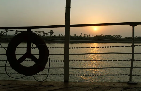 Ηλιοβασίλεμα Στο Δέλτα Του Γάγγη Στο Μπαγκλαντές Σκέψεις Στο Ποτάμι — Φωτογραφία Αρχείου