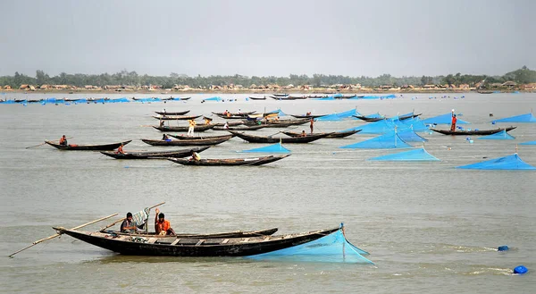 Pashur Rivier Bij Mongla Bangladesh Vissersboten Met Netten Pashur Tussen — Stockfoto