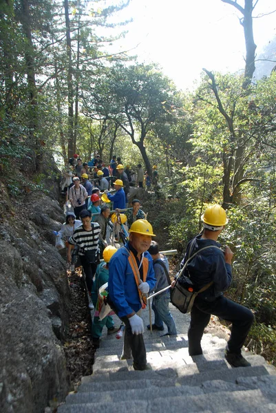 Montaña Huangshan Provincia Anhui China Los Trabajadores Que Suben Los — Foto de Stock