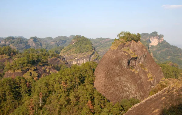 Wuyishan Dağları Fujian Eyaleti Çin Wuyi Dağlarının Tepelerinin Manzarası Kükreyen — Stok fotoğraf