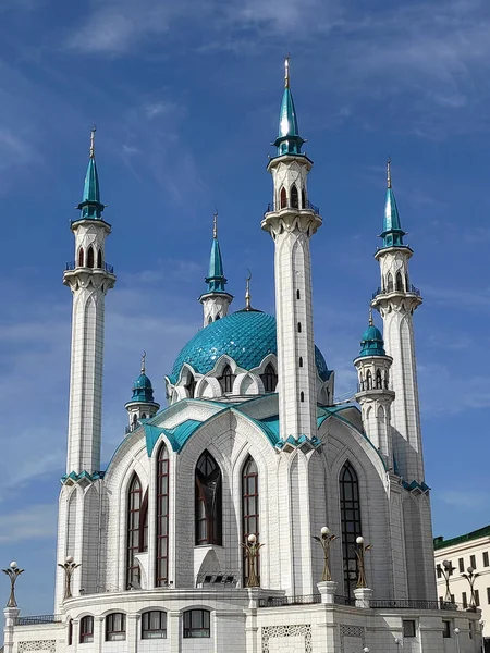 Белая Мечеть Голубыми Куполами Казанском Кремле — стоковое фото