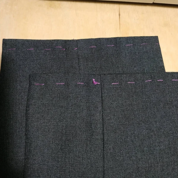 Etek pantolon. Koyu gri kumaş.