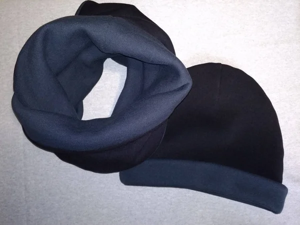 Gri züppe ve şapka. Sonbahar seti.