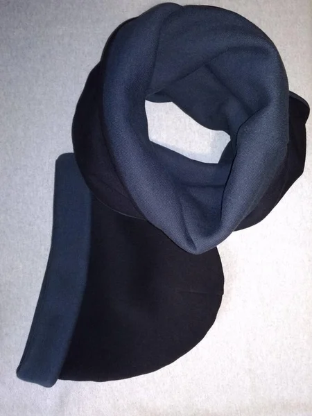 Gri züppe ve şapka. Sonbahar seti.