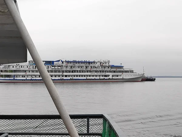 Rivier Schip Inscriptie Vertaald Uit Het Russisch Betekent Chirurg Razumovsky — Stockfoto