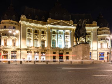  Carol I Üniversitesi Vakfı ve Bükreş Merkez Üniversitesi Kütüphanesi. Geceleri Bükreş 'te sembolik bir kabarıklık..