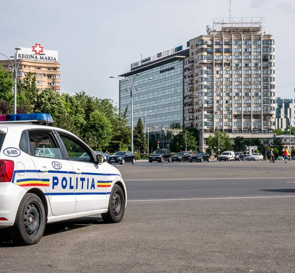 Bucarest Rumania 2020 Policía Vigila Cerca Los Manifestantes Plaza Piata —  Fotos de Stock