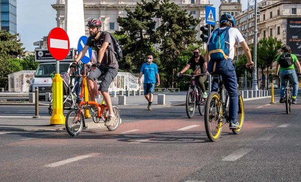 Bucarest Rumania 2020 Personas Montando Bicicletas Carril Bici Centro Bucarest —  Fotos de Stock