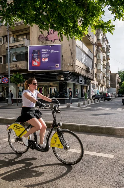 Bucharest Romania 2020 Girl Riding Yellow Bicycle People Enjoying Nice — Stock Photo, Image