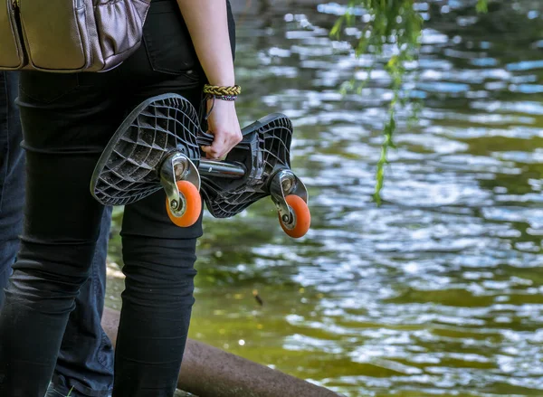 Young Girl Holding Waveboard Casterboard Gilr Park Edge Lake — Stock Photo, Image