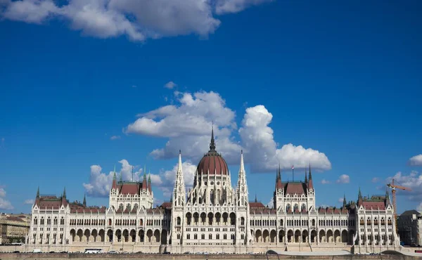Parlamento Húngaro Construindo Perspectiva Central Através Rio Danúbio — Fotografia de Stock