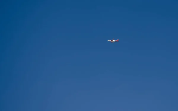 Malta Mayo 2019 Avión Aéreo Distante Malta Que Vuela Través — Foto de Stock
