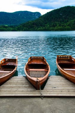 Ahşap tekneler üzerinde lake Bled, Slovenya
