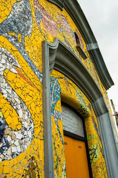 Sarı Mozaik. Koloni biçimi