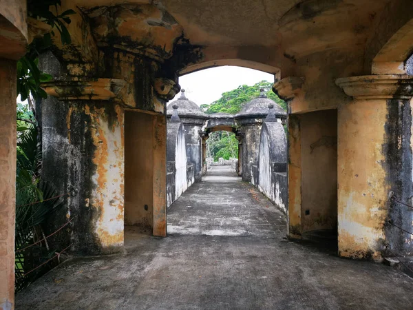 Misterioso pasaje secreto en ruinas