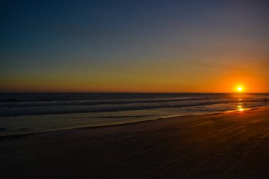 Sahilde Günbatımı Ufku