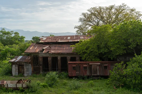 Terk edilmiş tren istasyonu