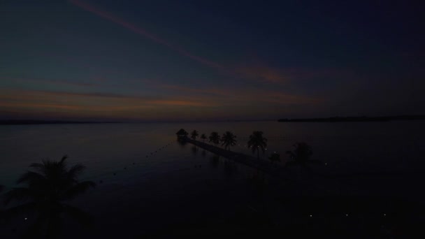 夕阳西下 欣赏海湾时 时间过得飞快 — 图库视频影像